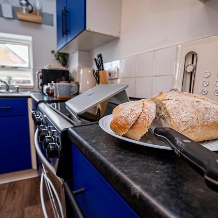 Flat 5, Super King Bed, Free Parking, Workspace, Free Wi-Fi Nottingham Exterior photo